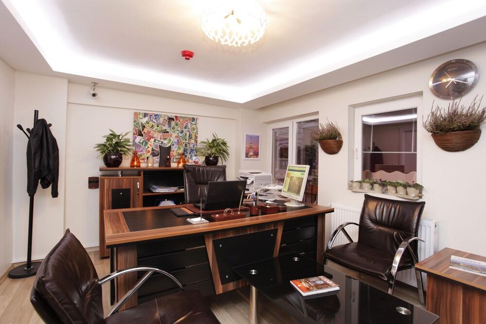 Taksim Istiklal Suites Istanbul Exterior photo